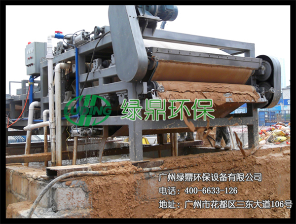 泥漿脫水機：打樁建筑泥漿處理設備 1