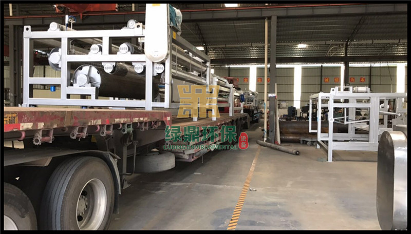 帶式壓濾機(jī)發(fā)往鉆井廢棄泥漿固化處理工程 4