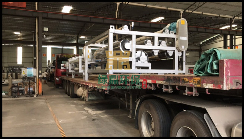 帶式壓濾機發(fā)往鉆井廢棄泥漿環(huán)保處理工程 1