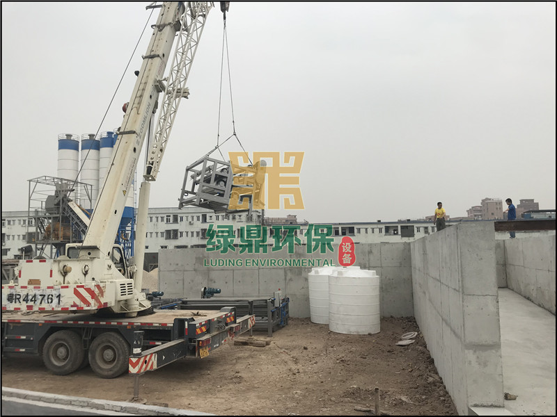 帶式壓濾機發(fā)往鉆井廢棄泥漿混凝處理工程 1