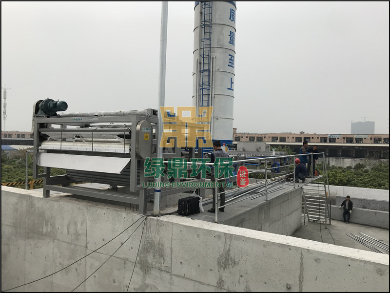 帶式壓濾機發(fā)往鉆井廢棄泥漿混凝處理工程 4