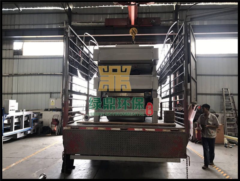 帶式壓濾機發(fā)往鉆井廢棄泥漿水處理工程 4